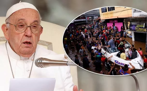 Papa abençoa camisas autografadas para leilão em prol de vítimas das enchentes no Rio Grande do Sul