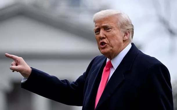 Trump anuncia medidas para acelerar a deportação de imigrantes ilegais e reforçar economia