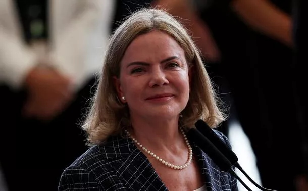 Lula e Congresso se unem para responder a Trump e só Bolsonaro fica isolado, diz Gleisi