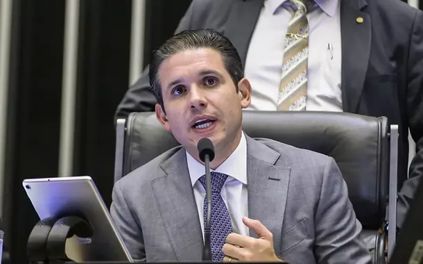 Hugo Motta aciona STF para validar suspensão de processo contra Ramagem