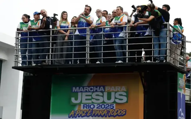 O governador do Estado, Cláudio Castro, na 18° edição da Marcha para Jesus, que reúne cristãos em caminhada pela Avenida Presidente Vargas, no centro da cidade